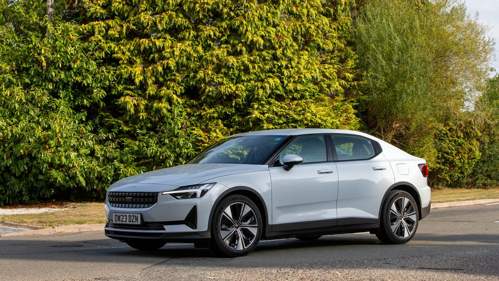 Que sont les supports de fixation et pourquoi sont-ils importants dans les véhicules électriques Polestar ?