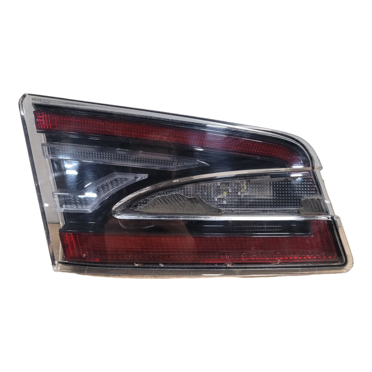 Tesla Model S TAIL LAMP ASSEMBLY LIFTGATE SAE LEFT HAND 6005922-00-E