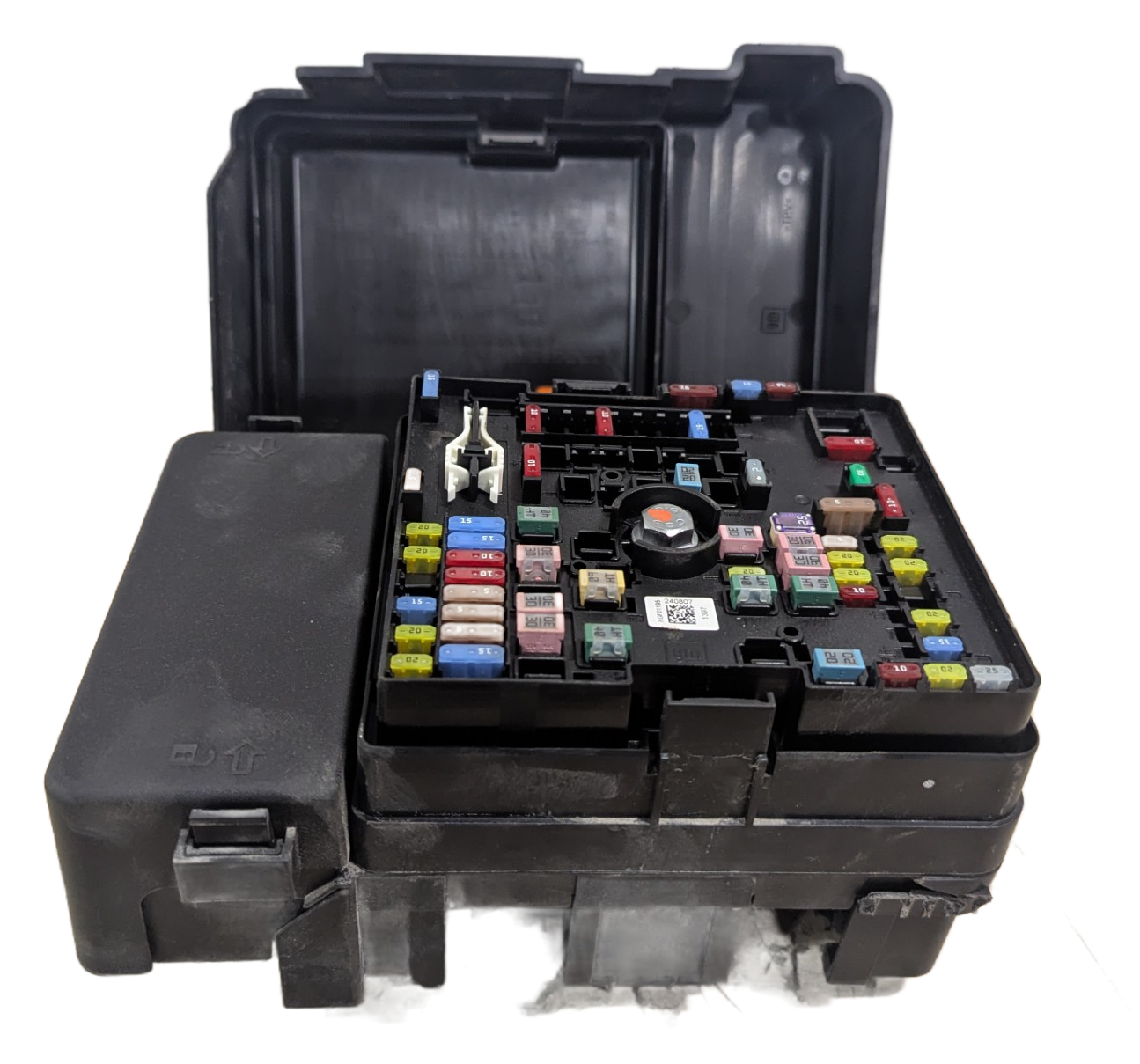 CHEVROLET EQUINOX EV FUSE AND RELAY CENTER 2025 - USED - OEM PART NUMBER : 87848226