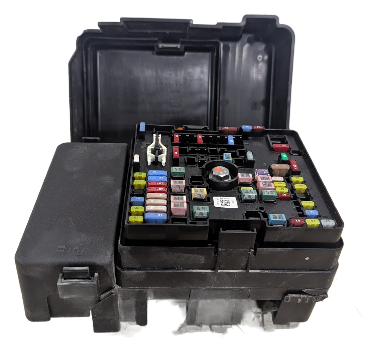 CHEVROLET EQUINOX EV FUSE AND RELAY CENTER 2025 - USED - OEM PART NUMBER : 87848226