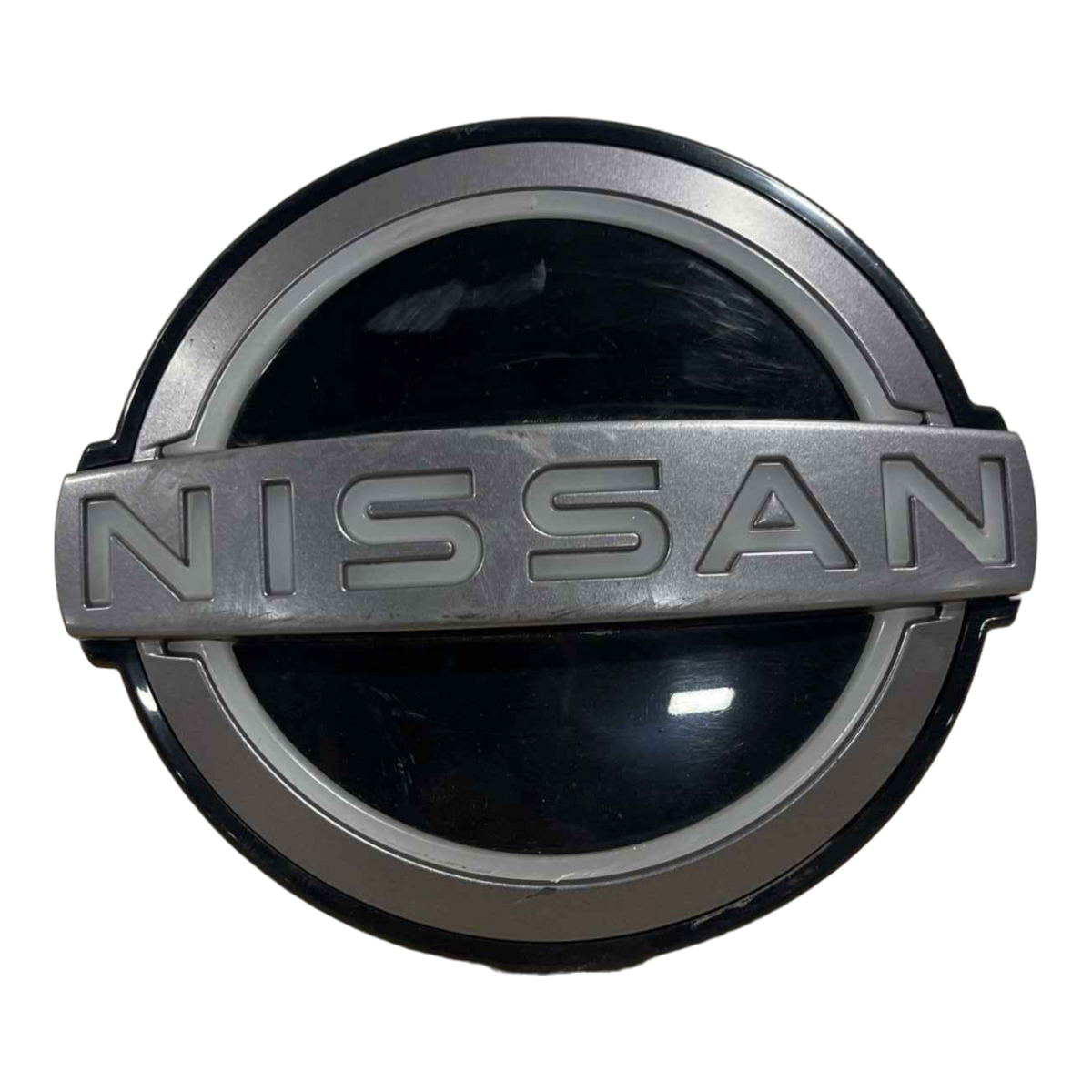 NISSAN LEAF GEN 2 EMBLÈME DE CALANDRE (AVANT) 62890-6WK5B