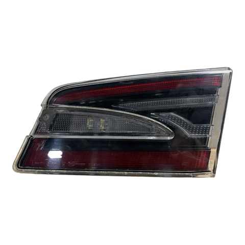 TESLA MODEL S  TAIL LAMP ASSEMBLY LIFTGATE SAE RIGHT HAND 6005924-00-E