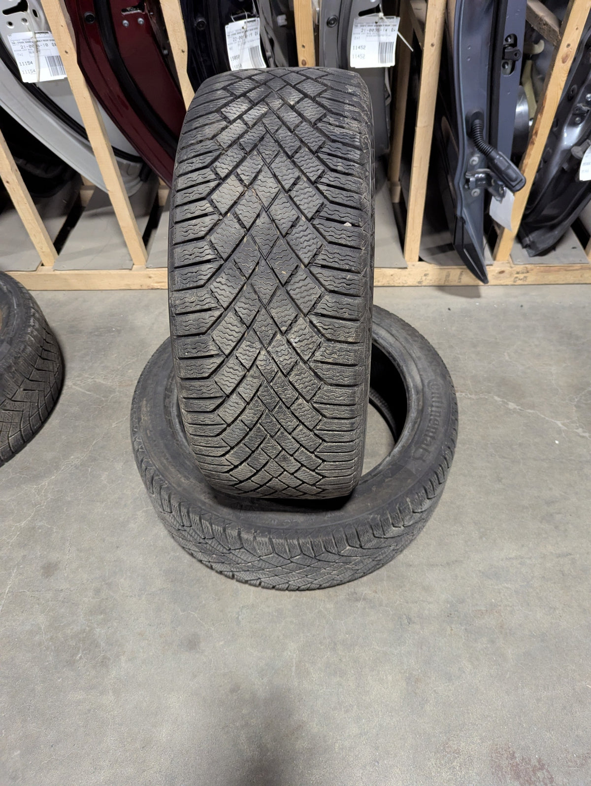 Used tire 235/45R18 Continental Vicking