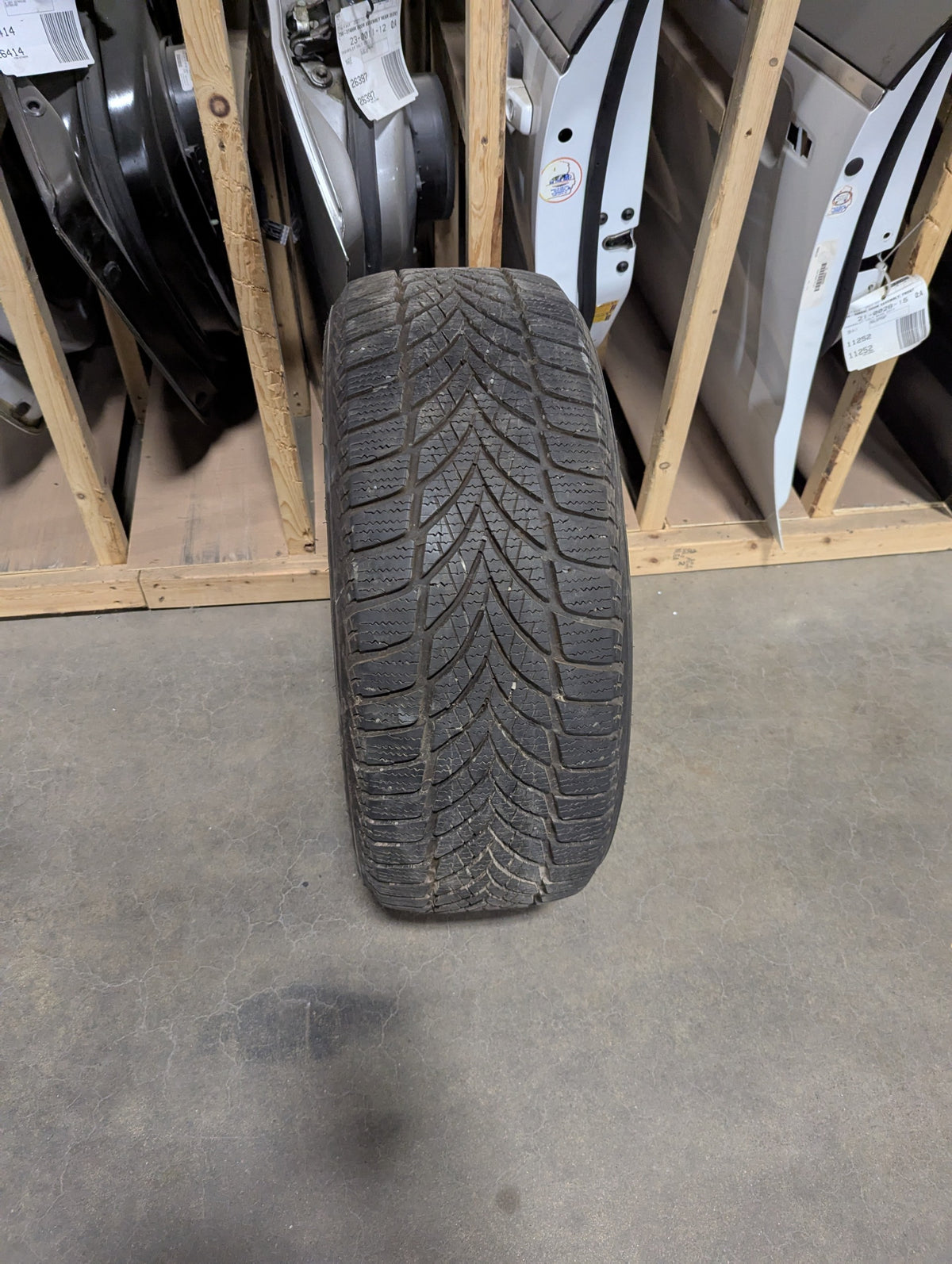 Used tire 215/50R17 Goodyear Wintercommand