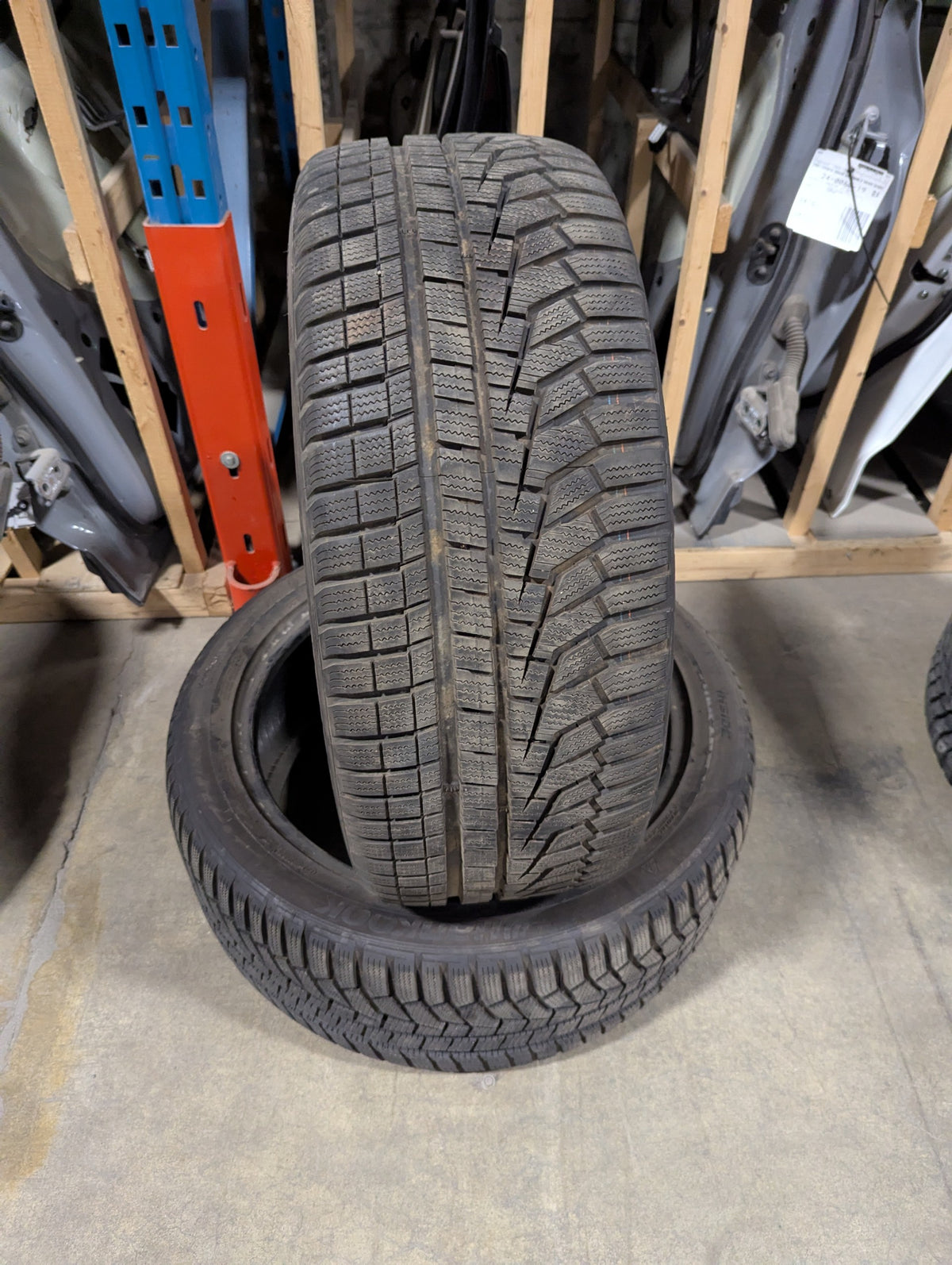 Pneus usagés  245/45R19 Hankook winter icept EV02