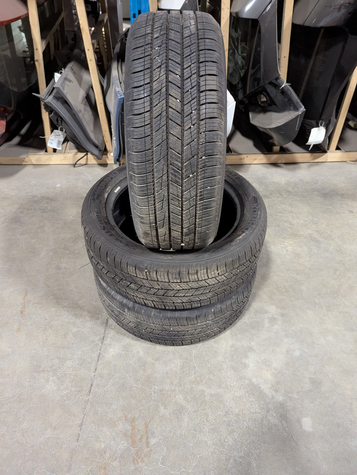 Used tire 215/50R17 Kumho Solus