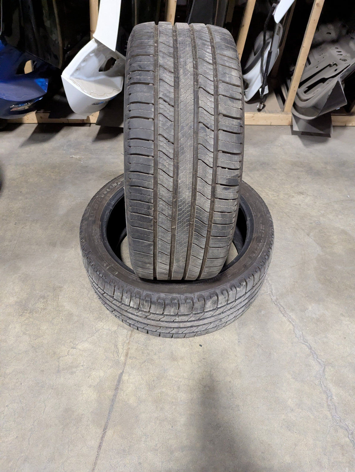 Used tire 235/40R19 Michelin Defender