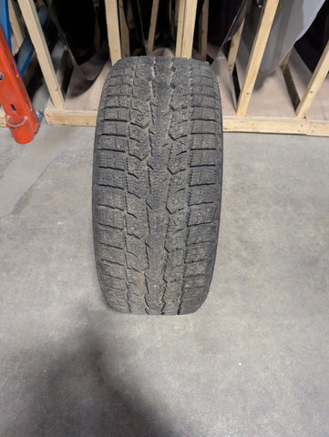 Used tire 215/50R17 Toyo Observe GSI-6