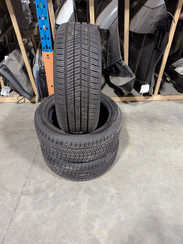 Used tire 215/50R17 Yokohama Avid Ascent