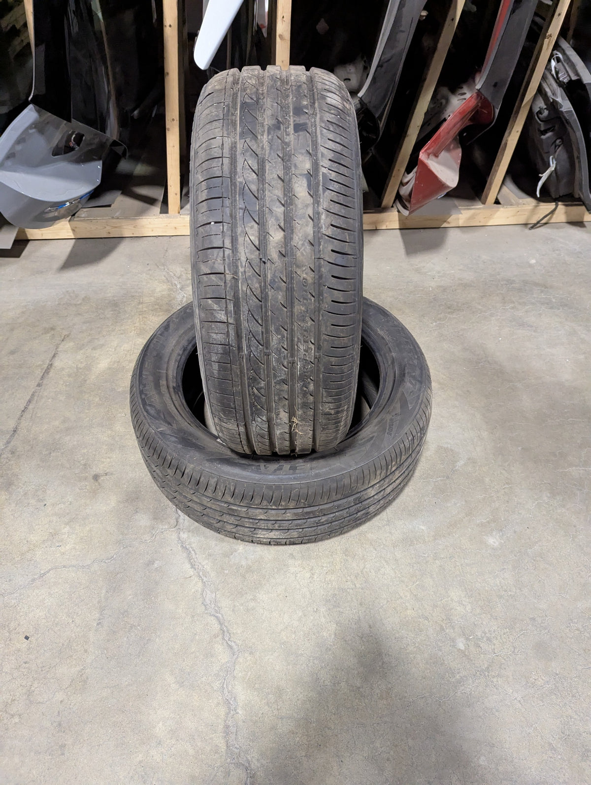 Used tire 215/50R17 Zeta Alventi