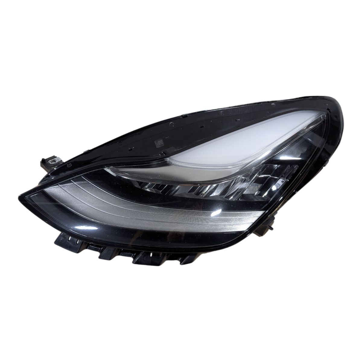 TESLA MODEL Y  HEADLAMP ASSEMBLY SAE UP-LEVEL LEFT HAND 1077371-00-L