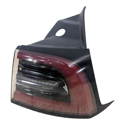 TESLA MODEL 3  TAIL LAMP ASSEMBLY - REAR BODYSIDE SAE - RIGHT HAND 1077398-00-H
